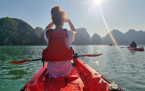 kajaki na zatoce Halong z DiscoverAsia.jpg